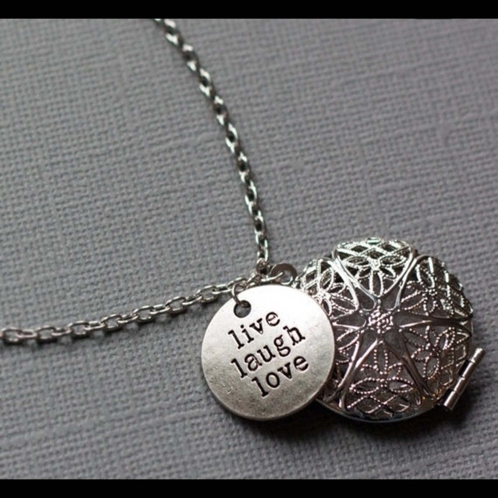 Gorgeous Essential Oil Diffuser Locket